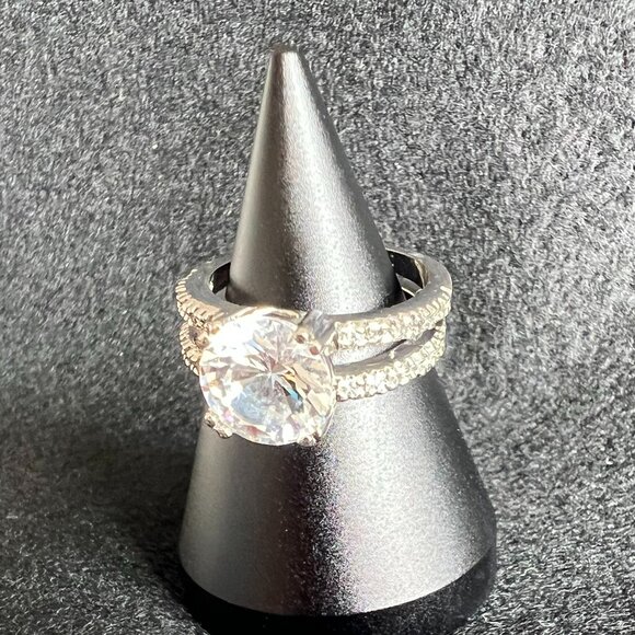 Gorgeous 3ct. QZ Double Band Sterling Silver Ring - Picture 6 of 7